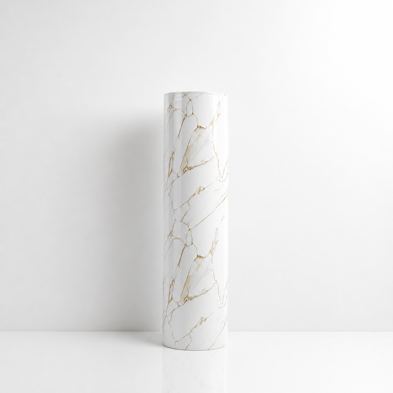 Декоративно самозалепващо фолио – Calacatta Gold Fracture, бял мрамор със златни жилки (120×300 см)